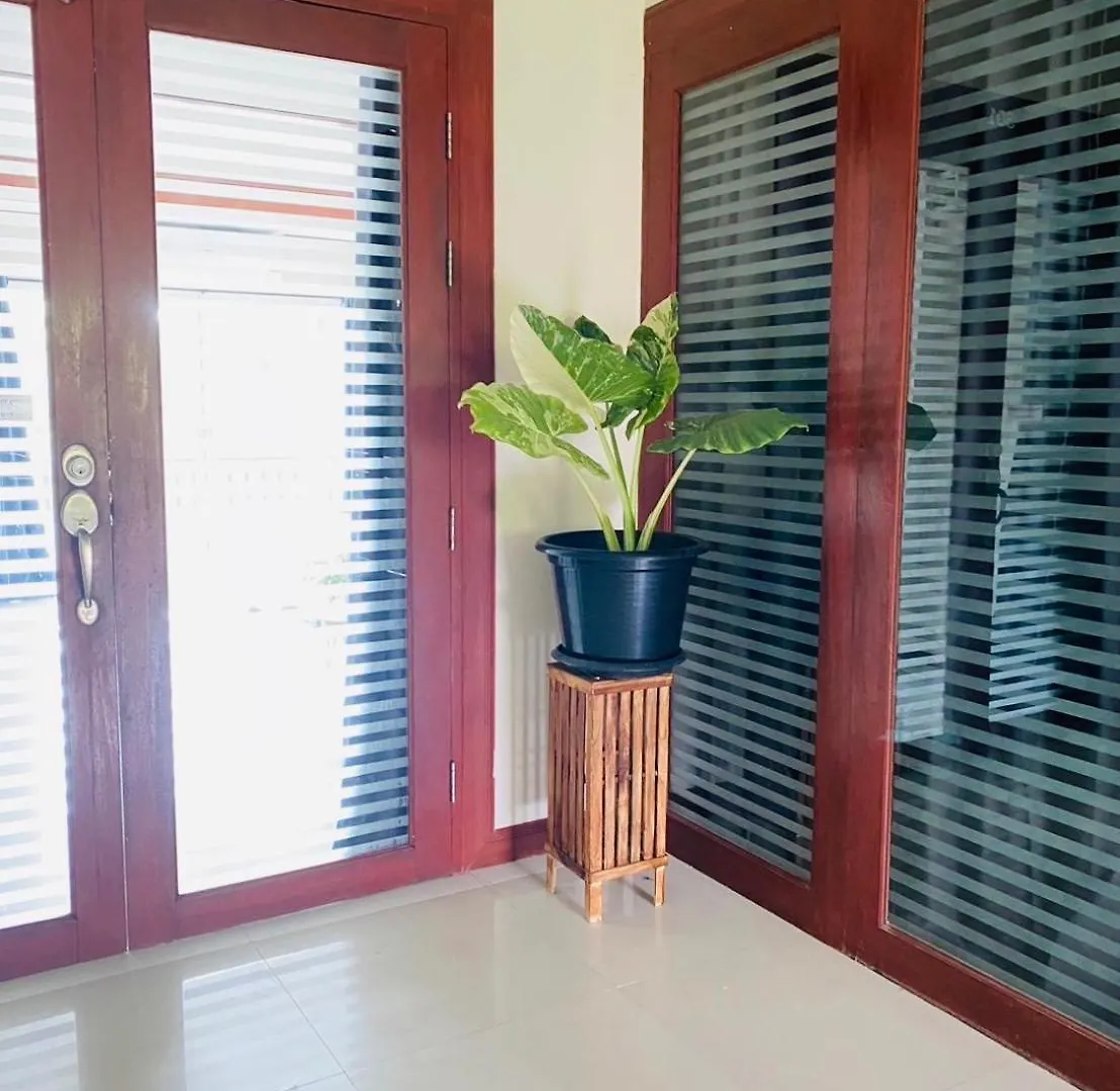 Beach House 24 Ko Lanta 招待所